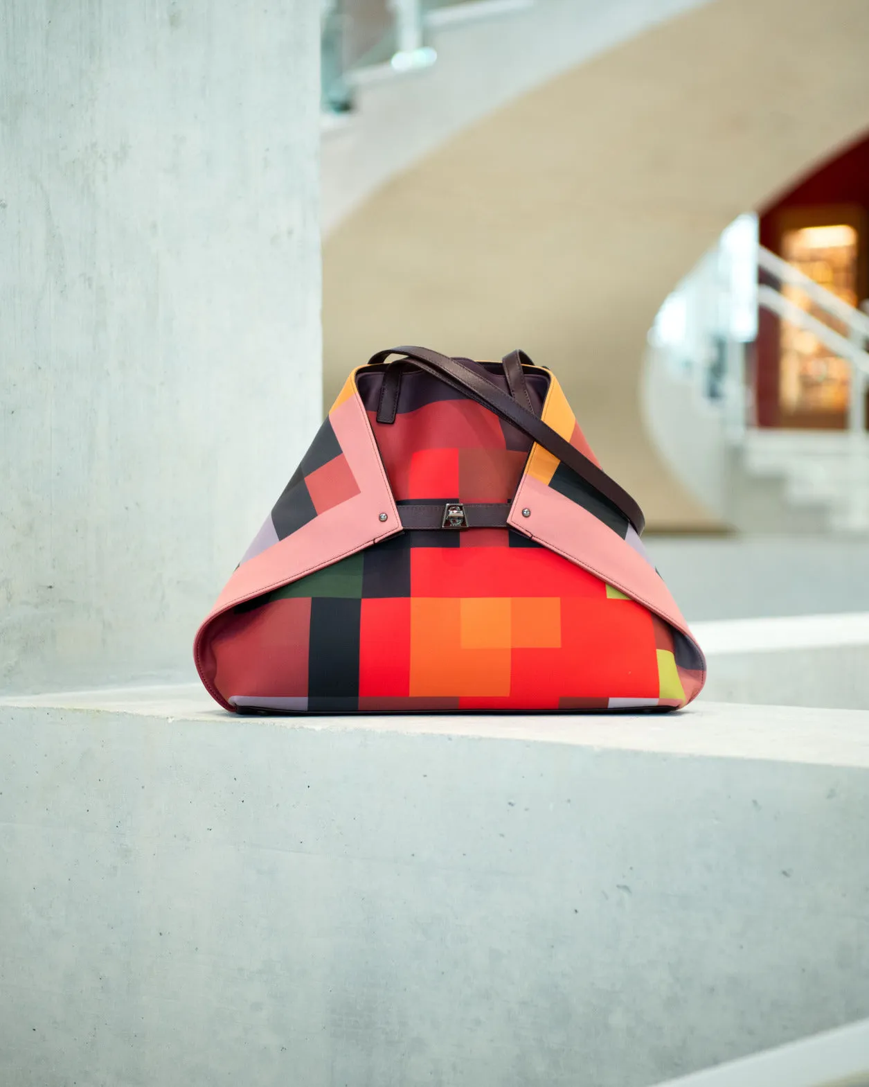 Ai Medium Shoulder Tote